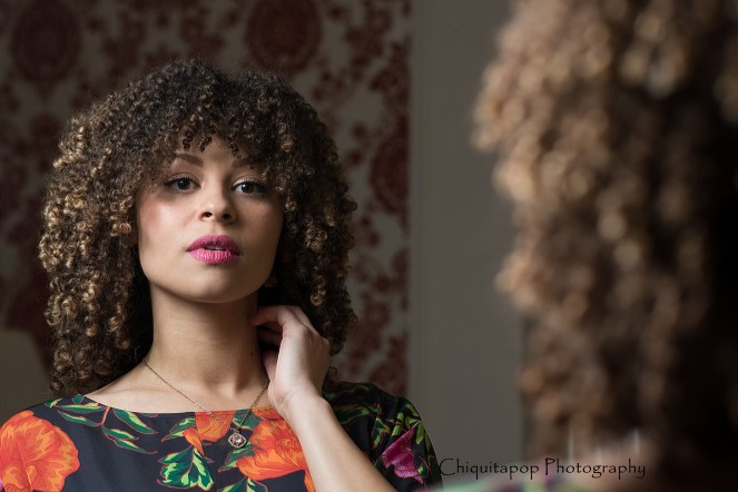 Mirror Pose_Chiquitapop Photography